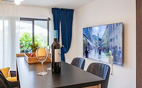 Romeo&Julia- Newly Refurbished Apartment Near Medulin